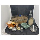 Basket w/Assorted Glass Dï¿½cor