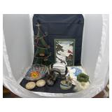 Box of Assorted Christmas Dï¿½cor - Oven Mitt