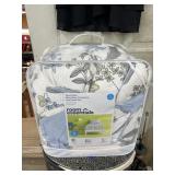 Twin Sz Room Essentials Comforter/Sheet Set