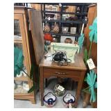 Singer 258 Elec Sewing Machine in Cabinet