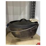 Lodge Cast Iron Footed Dutch Oven