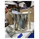 Metal Stock Pot w/Ladle