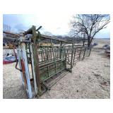 Filson Head Gate w/Cattle Chute