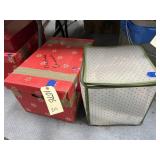 Christmas Ornaments in Storage Box & Dï¿½cor