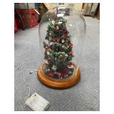 Lighted Christmas Tree in Glass Dome Dï¿½cor