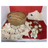 Round Box - Angels - Doilies