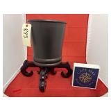 Wall Dï¿½cor & Metal Trash Can