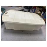 Rubbermaid Tote w/Lid