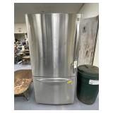 Kenmore Refrigerator w/Freezer on Bottom