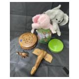 Decorative wood elephant dï¿½cor, tin