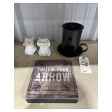 Wooden Wall Dï¿½cor - 2 Pig Figurines & More