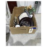 Box of Assorted Household Dï¿½cor