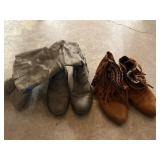 2 pairs of ladies boots sz. Unknown