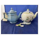 2 pcs. China teapots 1 broken