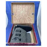 Pair of Mukluks sz. 7 New