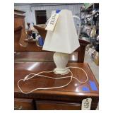 Small table lamp w/shade