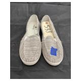 Pair of Kinetic Slip on