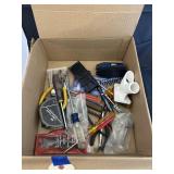 Screwdrivers - Pliers - Level - Pocket Knife