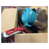 Cookware & Plastic Pitcher