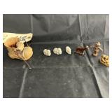 7 Pcs - Figurines & Wooden Boot