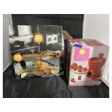 2 Pcs - Wilton Fondue Set in Box & Plastic Bowls