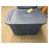 Plastic Tote w/Christmas Dï¿½cor