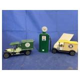 3 Pcs - Sinclair Plastic Cars & Gas Pump