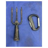 Frog Gig Spear & Carabiner Hook