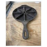 Lodge Cast Iron 8CB Divided Pan