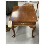 Side Table 22'L x 27'W x 22'H