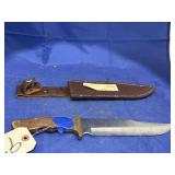 Mossy Oak Knife in Sheath