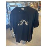 5 - Sz M Graphic Tees