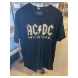 5 - Sz M Graphic Tees