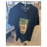 5 - Sz M Graphic Tees