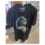 5 - Sz M Graphic Tees