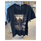 5 - Sz M Graphic Tees