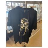 6 - Sz M Graphic Tees