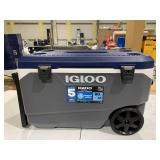 Igloo Maxcold Latitude 90 Roller Cooler, Navy/Whit