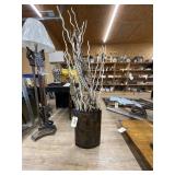 Metal Vase Dï¿½cor w/Faux Feathers 58'H