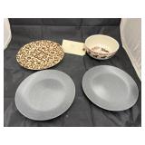 3 Plates & Bowl