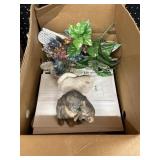 Box of picture frames & home dï¿½cor & figurines