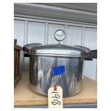 Presto Pressure Cooker w/Gauge