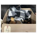 Electric blanket, figurines & candle holders