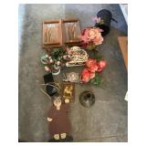 Box of home dï¿½cor, faux flowers & more
