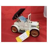 Vintage 1917 Car w/transister radio