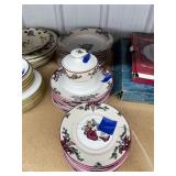 Christmas Dinnerware - Bowls - Saucers - Plates