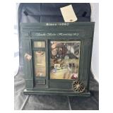 Vintage Shadow Box Dï¿½cor