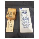 2 Pcs - Wooden Sign & Falsies