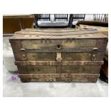 Vintage Trunk  w/4th of July Dï¿½cor