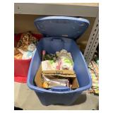 Plastic Bin w/Lid & Easter Dï¿½cor